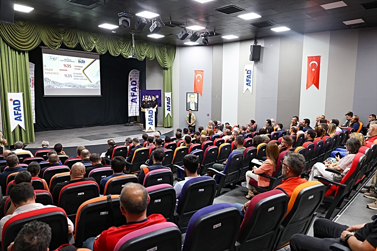 Tunceli\'de afet risk azaltma planı çalıştayı, Vali Aygöl\'ün katılımıyla yapıldı