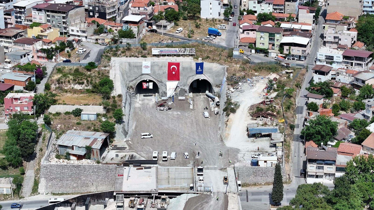 İzmir Buca\'da tünel inşaatı esnafı vurdu, mahalleden 100\'e yakın hane taşındı