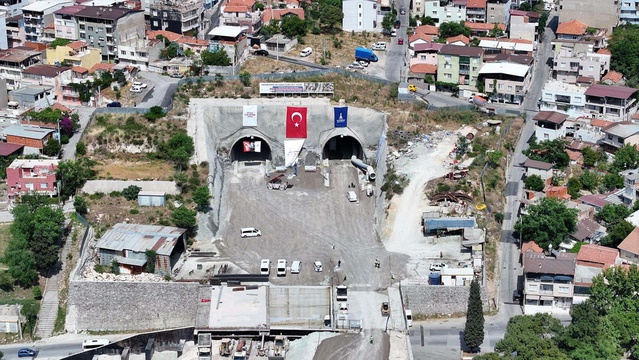İzmir Buca'da tünel inşaatı esnafı vurdu, mahalleden 100'e yakın hane taşındı