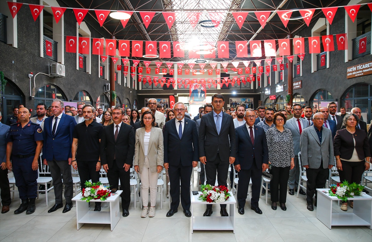 Uşak\'ta 46 yıllık terziye "Yılın Ahisi" ödülü verildi