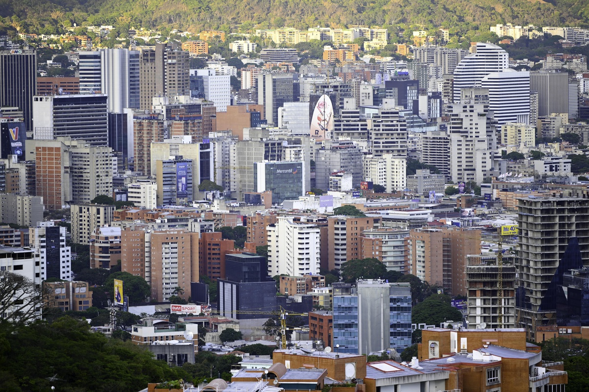 Venezuela ile İngiltere diplomatik ilişkileri büyükelçi düzeyine yükseltiyor