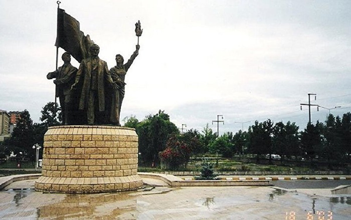 YENİ Parti Rize İl Başkanı Deniz, Atatürk Anıtı\'nın taşınmasına yine karşı çıktı