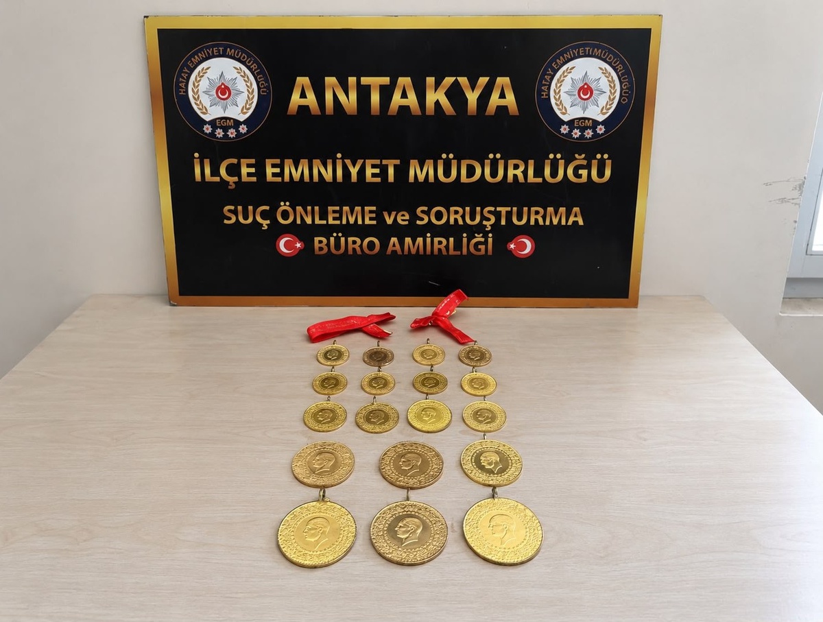 Hatay\'da yola düşen altın kesesini alan kadın gözaltına alındı, altınlar sahibine teslim edildi