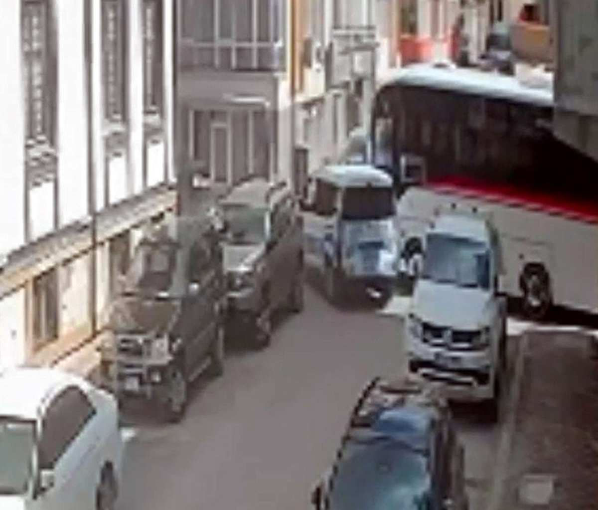 Edirne\'de yolcu midibüsü polis aracıyla çarpıştı, o anlar kamerada