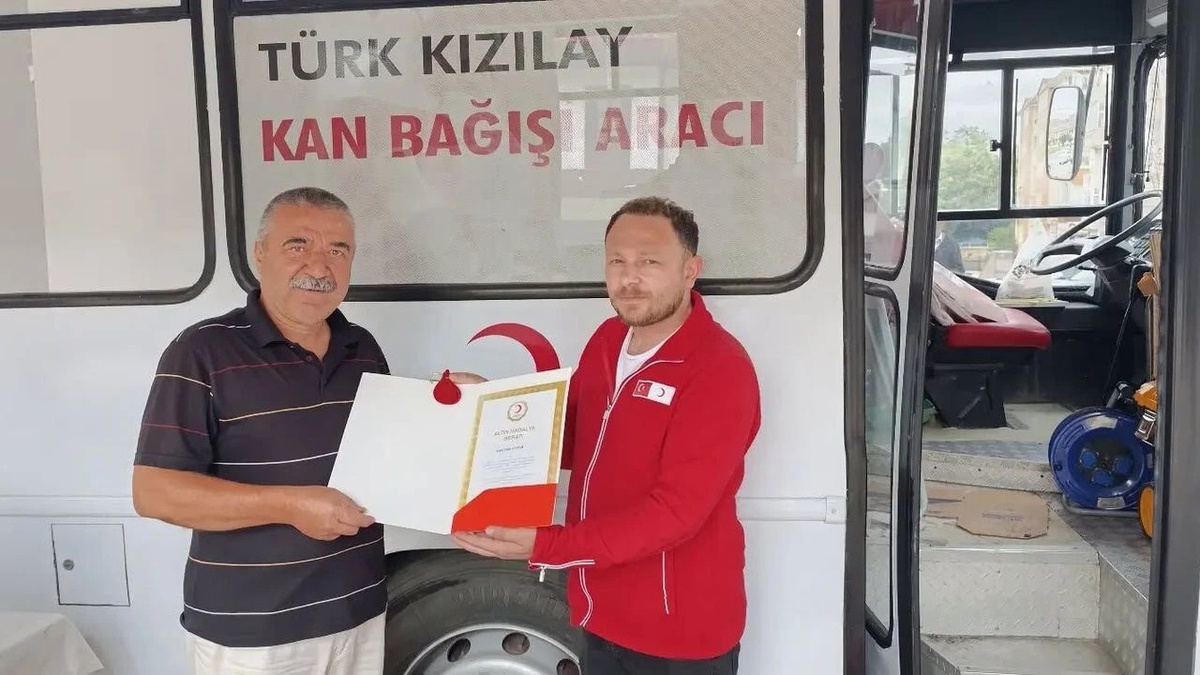Boyabat'ta 35'inci bağışına altın madalya alan Doyum, 38'inci kez kan verdi
