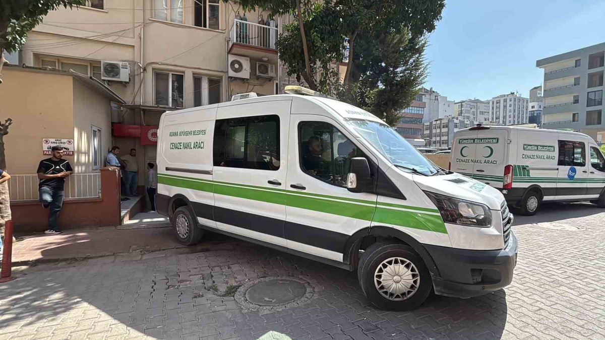 Ceyhan\'da eski eşini ve oğlunu vuran adamın cenazesi adli tıptan alındı