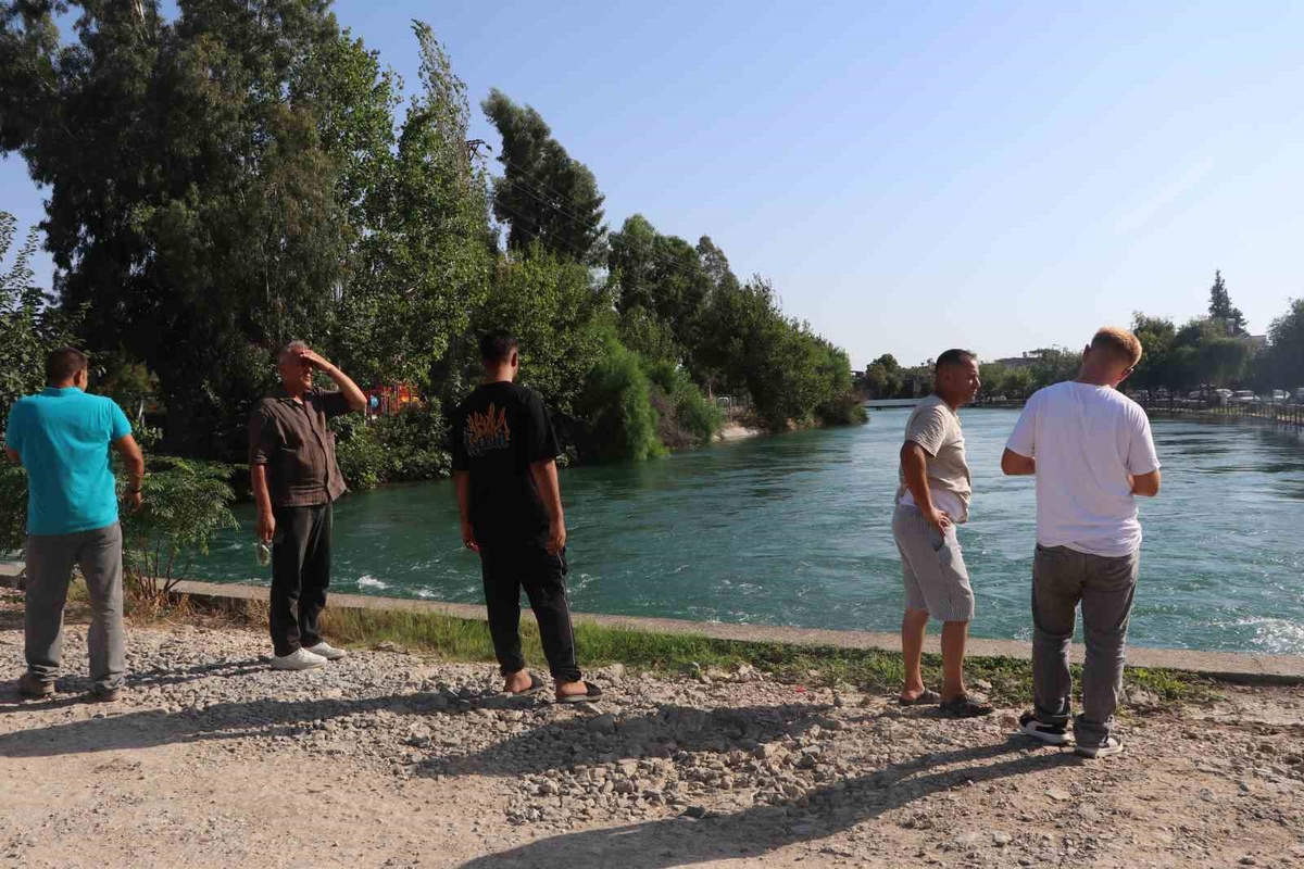 Adana Yüreğir'de sulama kanalına giren kişi kayboldu, dalgıç polisler arıyor
