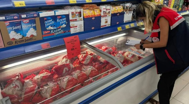 Afyonkarahisar'da marketlerde tarımsal ürün fiyatları TÜFİS kapsamında kontrol edildi