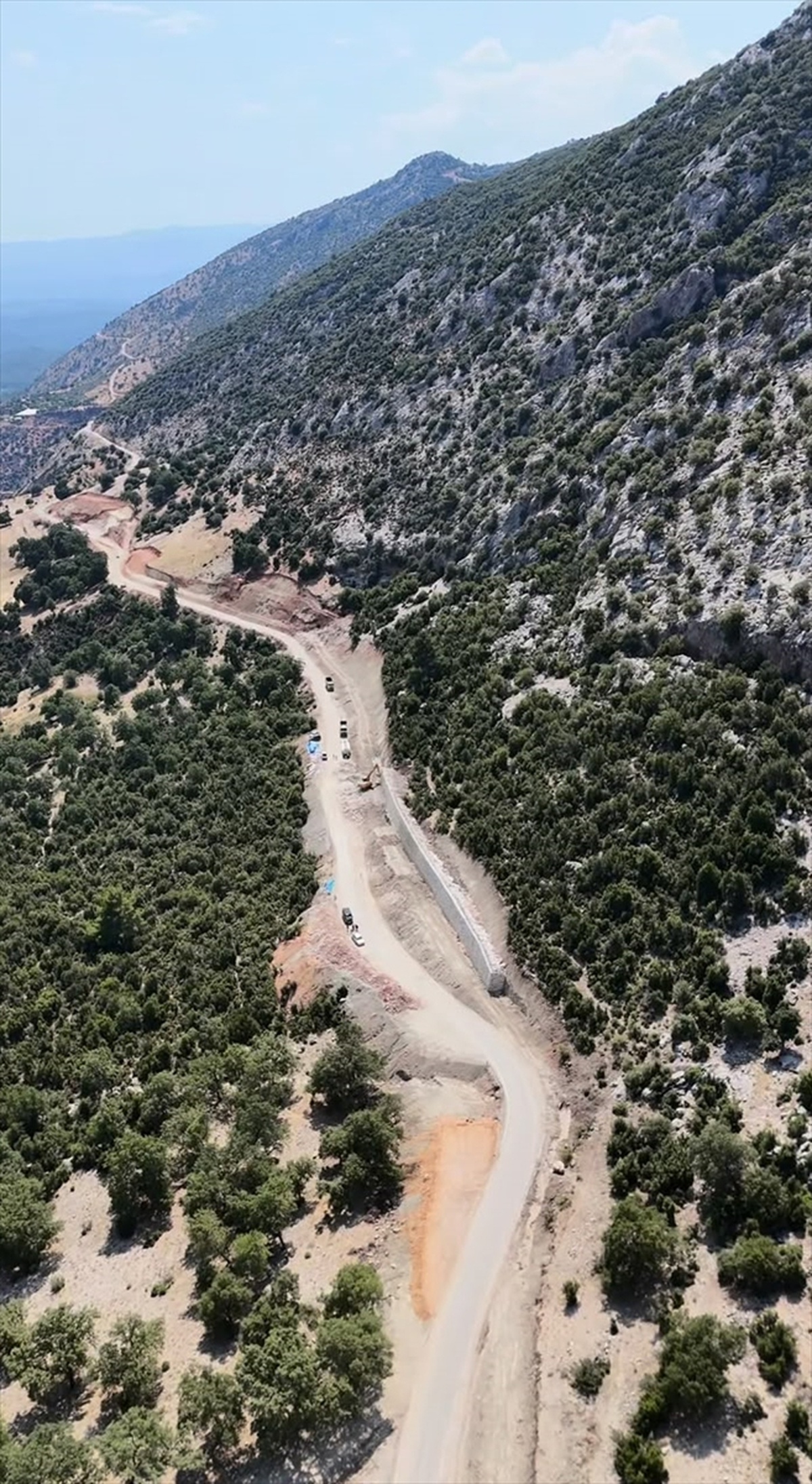 AK Parti Antalya Milletvekili Uslu, Batı Antalya\'daki yol çalışmalarını inceledi