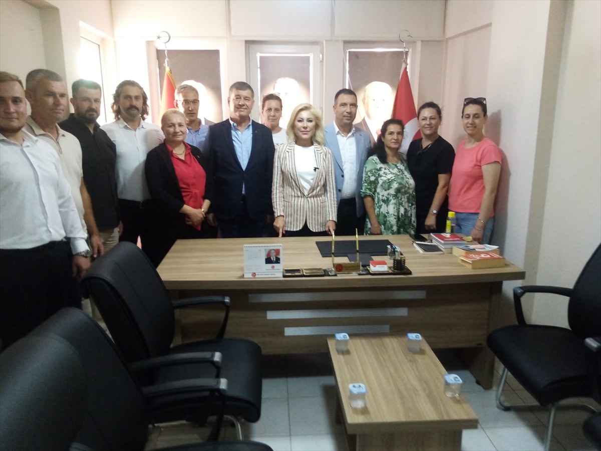 AK Partili Aksoy, Balıkesir Gömeç\'te teşkilat ve esnafla buluştu