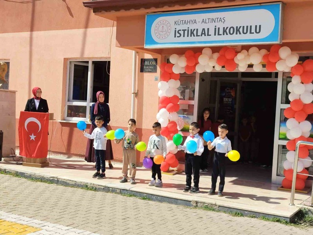 Altıntaş'ta İlköğretim Haftası, İstiklal İlkokulundaki programla kutlandı