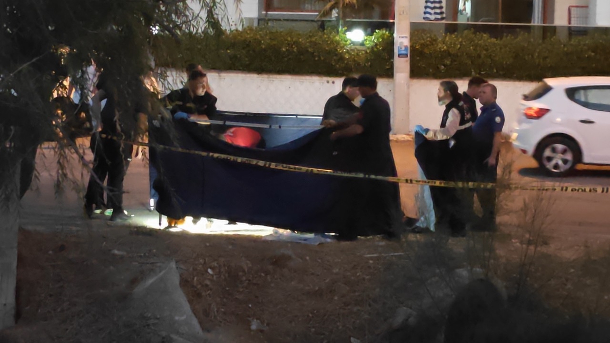 Balıkesir Edremit\'te dere içinde bulunan erkek cesedi morga kaldırıldı