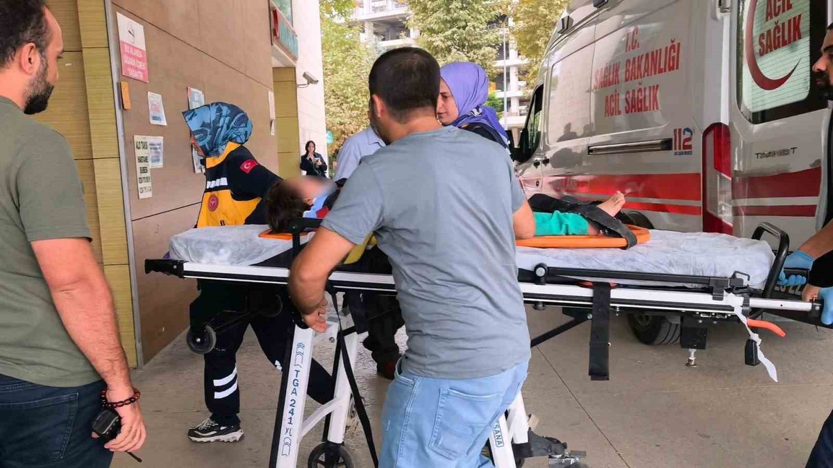 Bursa İnegöl\'de balkondan düşen 4 yaşındaki çocuk hastaneye kaldırıldı