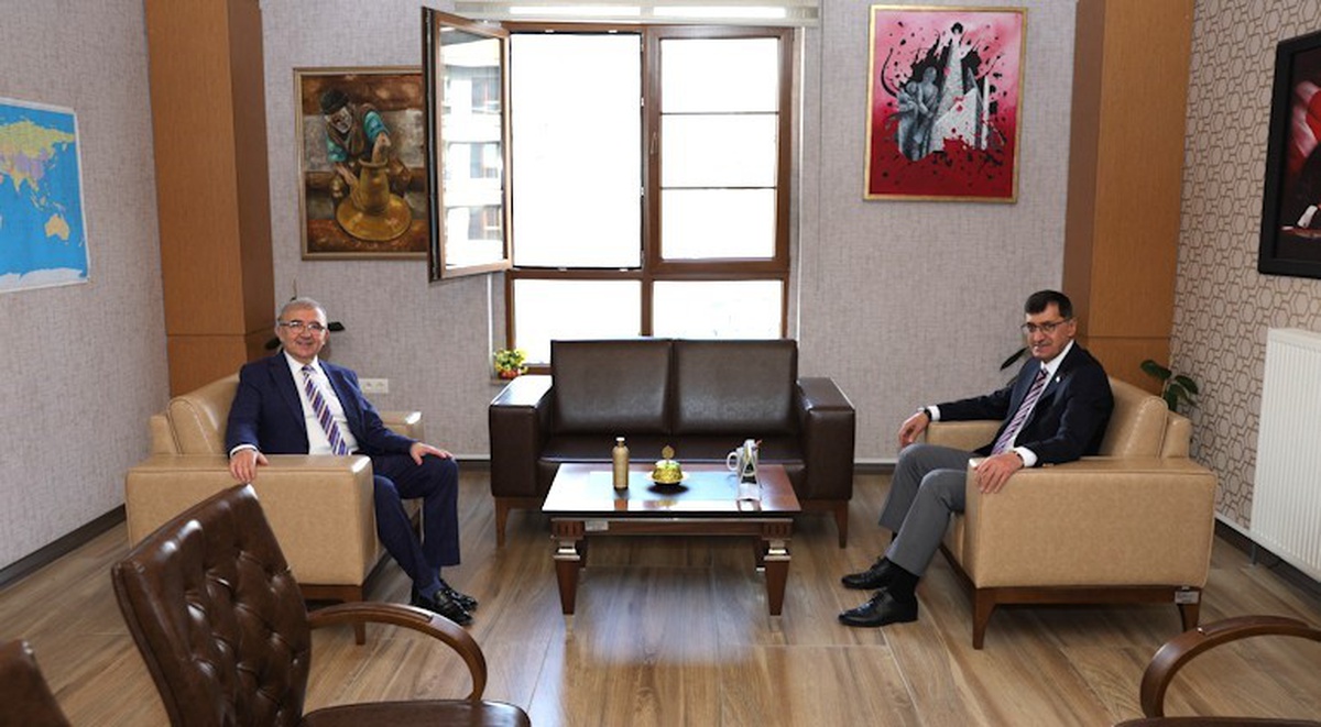 Kütahya Belediye Başkanı Kahveci, Vali Yardımcısı Bekarlar\'ı ziyaret etti