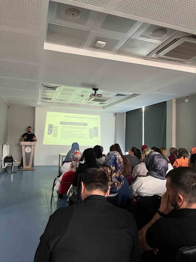 Bilecik'te özel güvenlik görevlilerine uyuşturucuyla mücadele eğitimi verildi