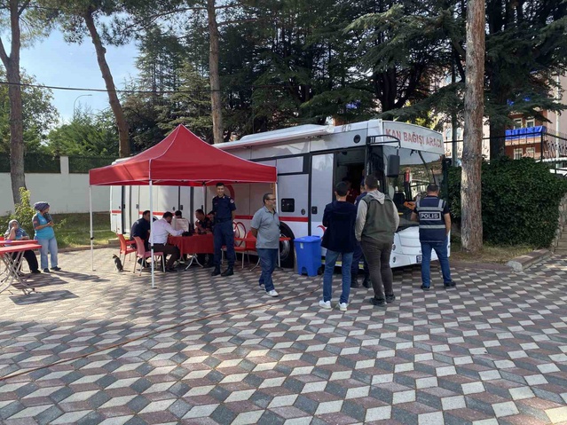 Bilecik Gölpazarı'nda 'Bir kan, üç can' kampanyasına 48 kişi kan verdi