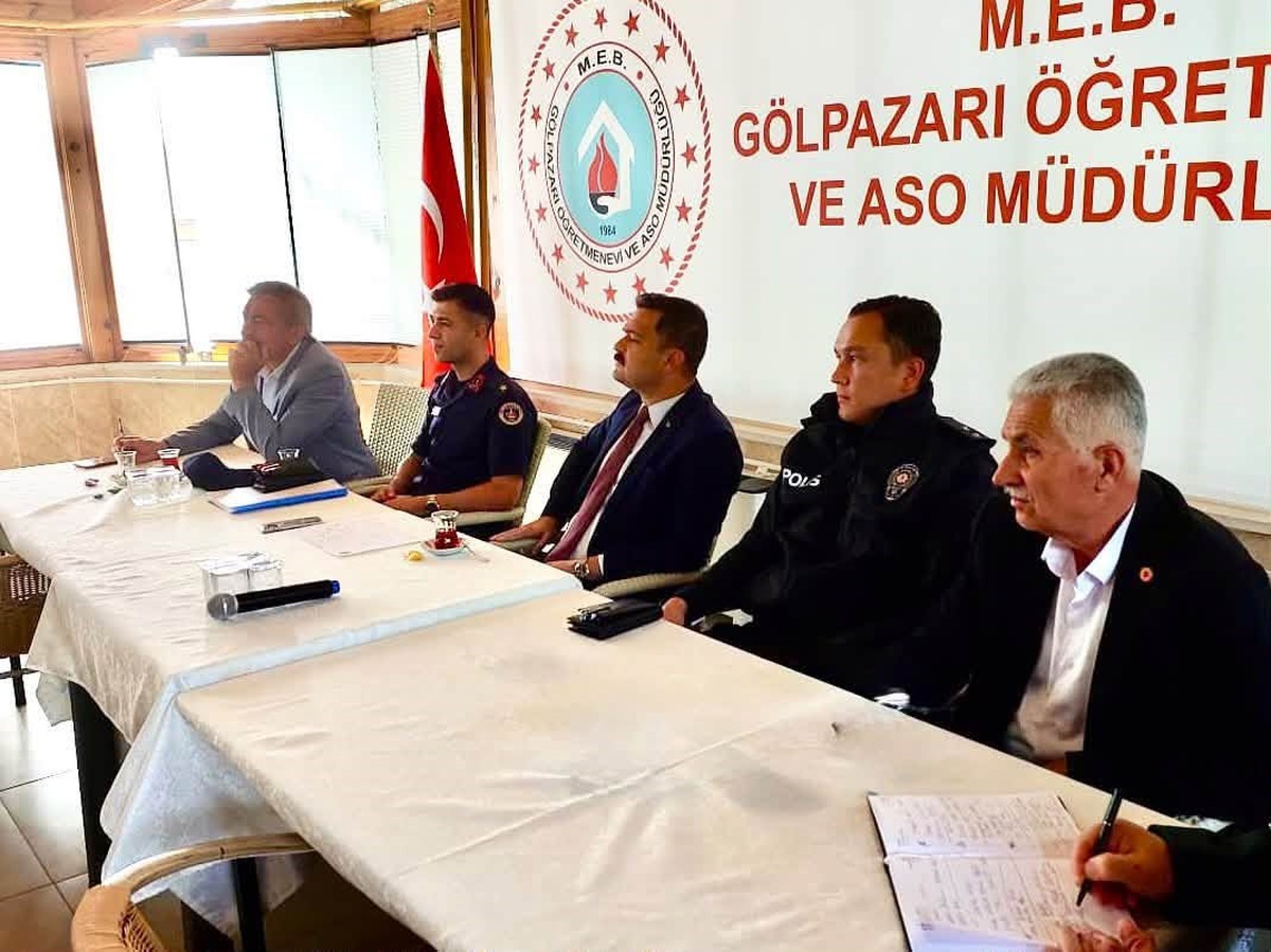Gölpazarı\'nda muhtarlarla ihtiyaç toplantısı yapıldı, sorunlara çözüm arandı
