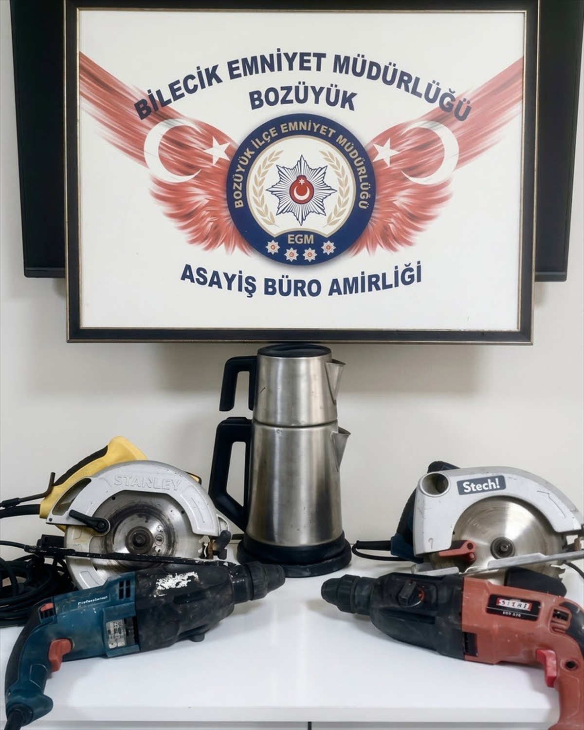 Bilecik Bozüyük\'te şantiyelerden elektronik cihaz çaldığı öne sürülen zanlı tutuklandı