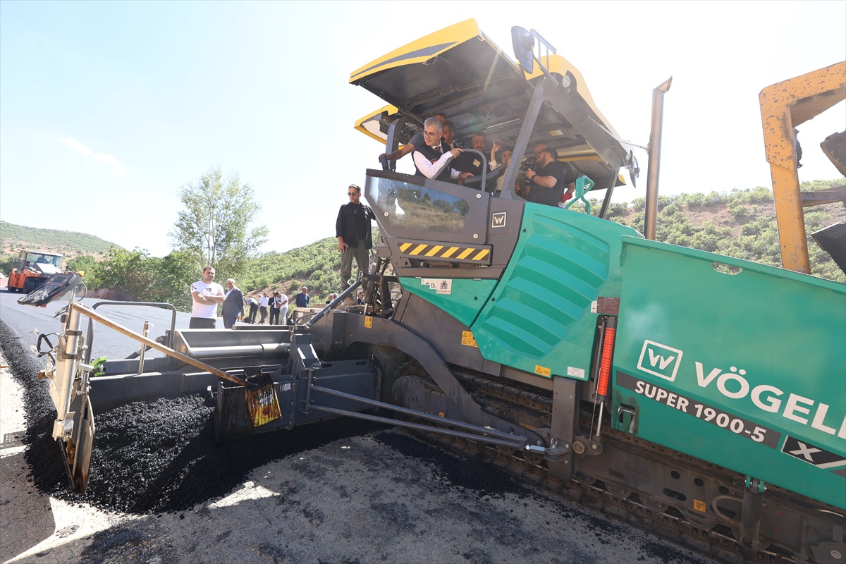 Bingöl\'de köy yollarına 100 kilometre sıcak asfalt döşenecek