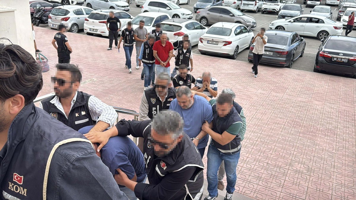 Bodrum\'da \'Sokaklar Güvende\' operasyonunda 8 şüpheliden 3\'ü tutuklandı