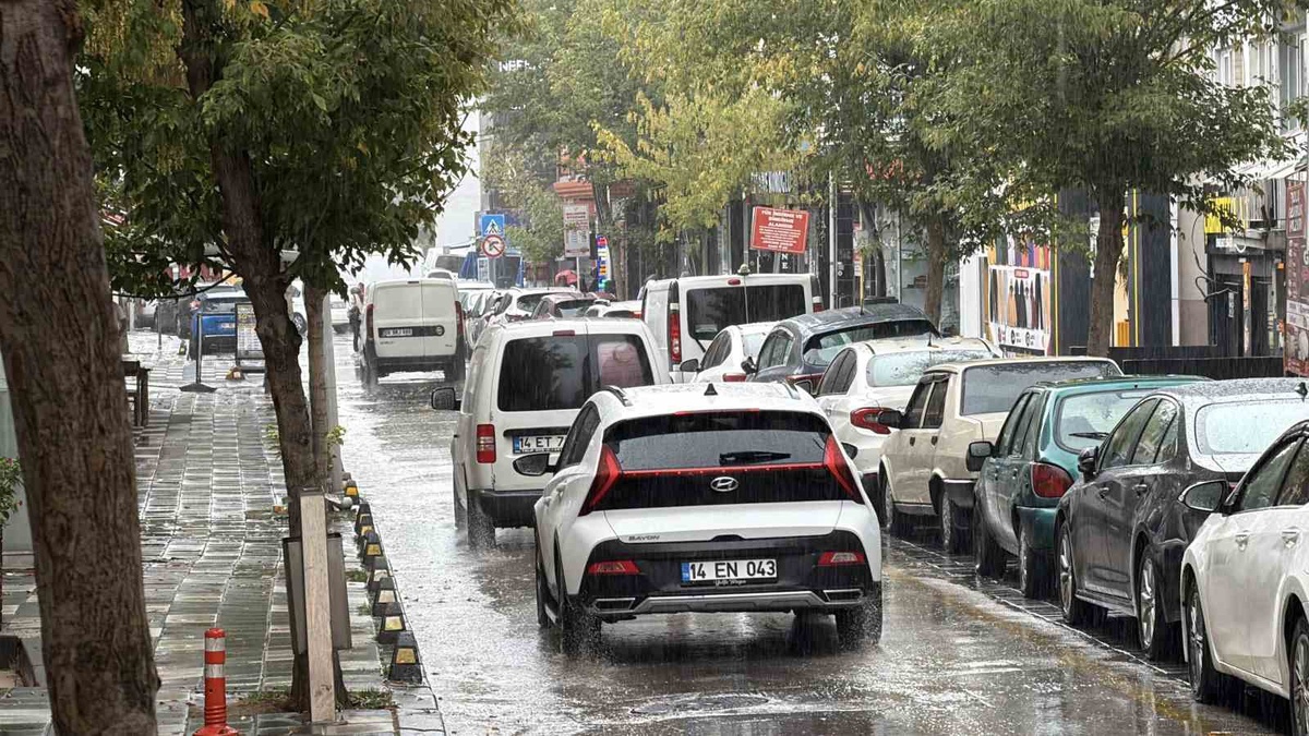 Bolu\'da sabah sağanağı vatandaşları hazırlıksız yakaladı