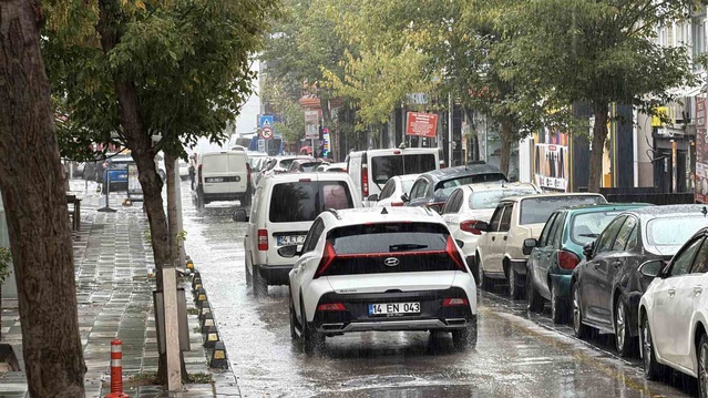 Bolu'da sabah sağanağı vatandaşları hazırlıksız yakaladı