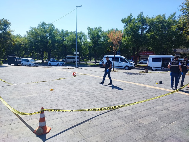 Boşandığı kadını tabancayla öldüren şahıs, yakalanacağını anlayınca intihar etti