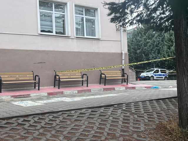 Boşanma aşamasındaki eşini bıçakla ağır yaraladı