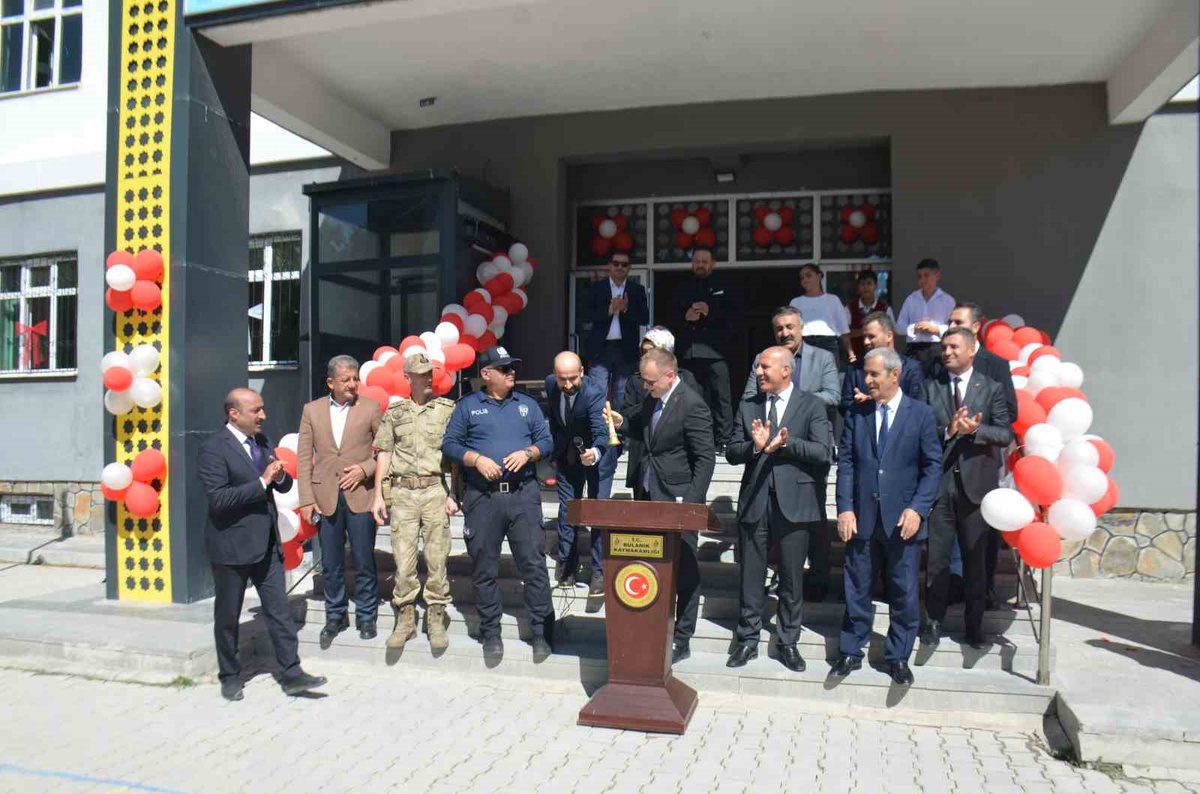 Muş Bulanık'ta İlköğretim Haftası etkinliklerle kutlandı, ders başı yapıldı
