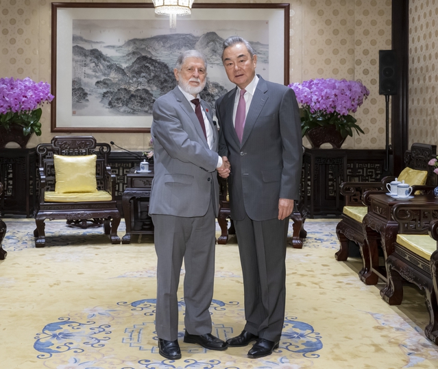 Çin Dışişleri Bakanı Wang, Brezilya liderinin Başdanışmanı Amorim ile Beijing'de buluştu