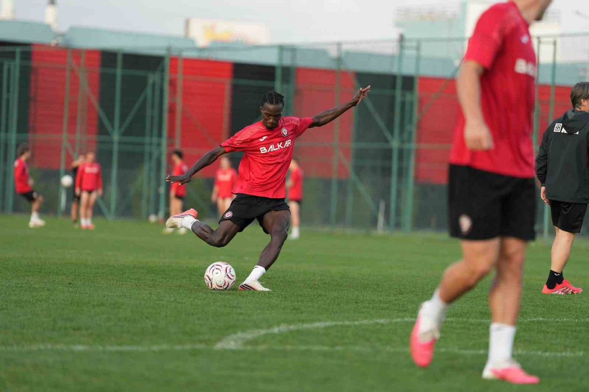 Çorum FK, Alanyaspor mesaisini Teknik Direktör Uçar yönetiminde sürdürdü
