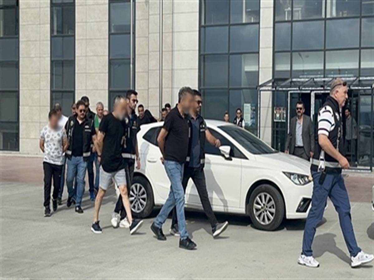 Yalova\'daki devre mülk dolandırıcılığı davasında iki sanığın ev hapsi kaldırıldı