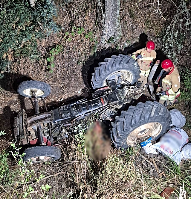 Manisa Gördes'te traktör şarampole devrildi, sürücü hayatını kaybetti