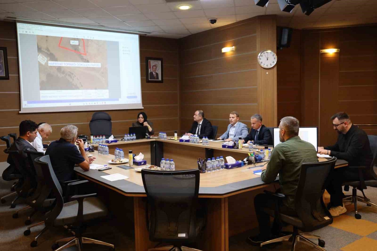 Kocaeli Gebze\'de kaçak hafriyat döken kişiye 3 milyon 128 bin 439 lira ceza kesildi