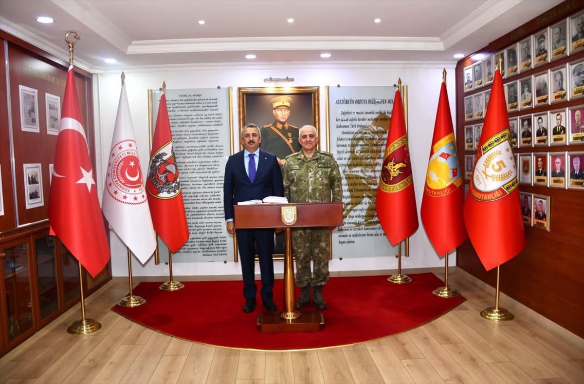 Üç ilin valisi 5\'inci Kolordu Komutanı Tümgeneral Ala\'ya iadeyi ziyarette bulundu