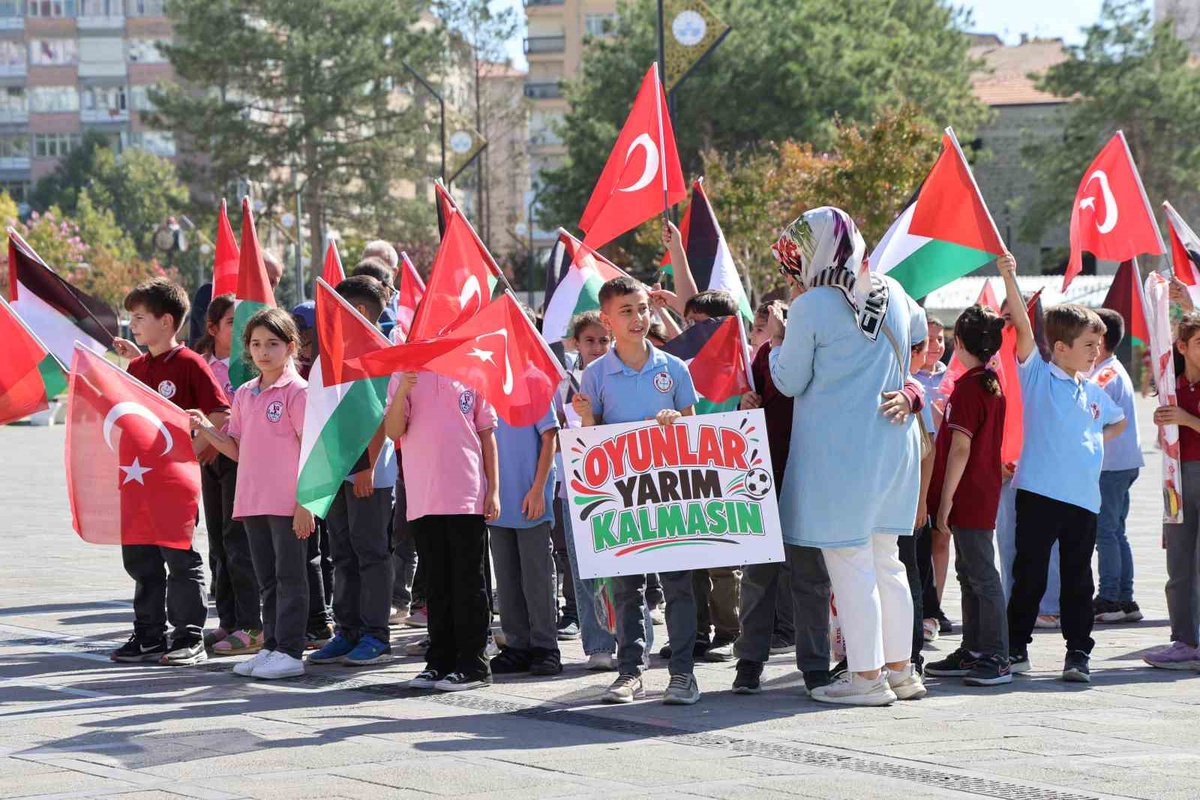 Elazığ’da öğrenciler Gazzeli akranları için bir araya geldi