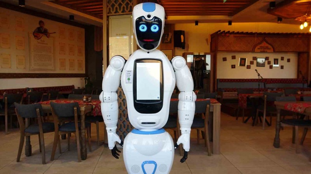 Erzurumlular robot Şukufe’yi çok sevdi: "Ağzı olsa cağ kebabı yiyecek"