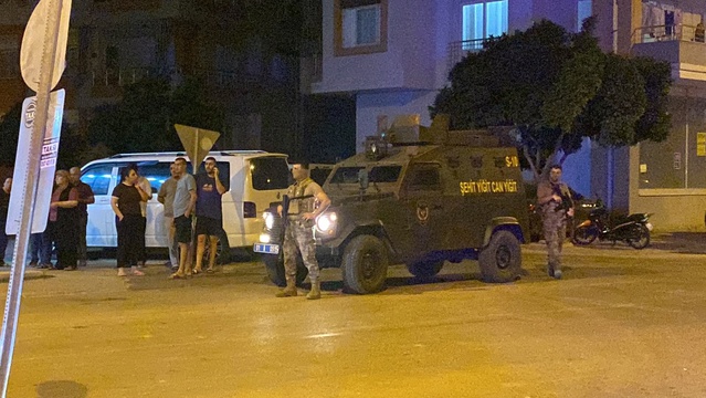 Ceyhan'da eski eşini ve oğlunu vuran jandarma emeklisi, cenazesi Adli Tıp'tan alındı