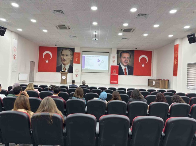 Eskişehir'de Aile ve Sosyal Hizmetler personeline madde ve kumar bağımlılığı eğitimi verildi