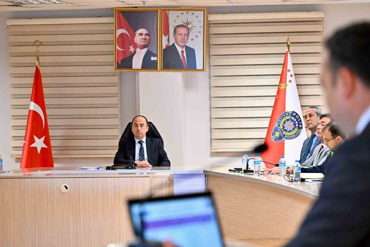 Eskişehir\'de emniyetten güvenlik ve asayiş değerlendirme toplantısı