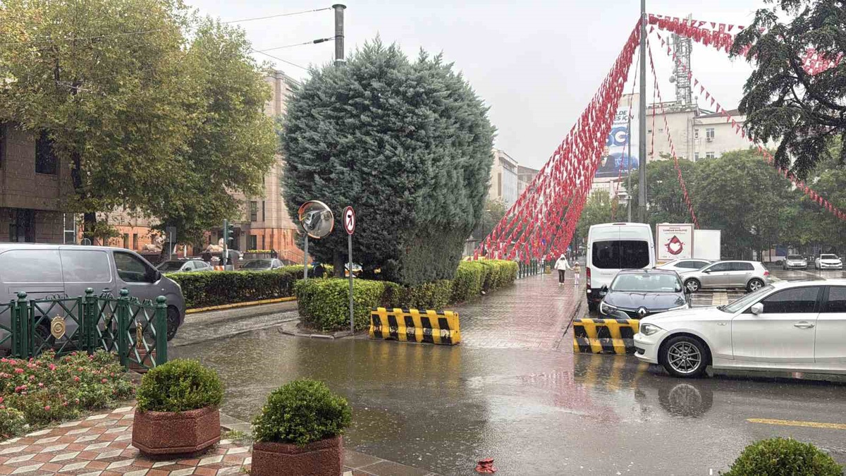 Eskişehir\'de sağanak etkili oldu, sıcaklıklar hissedilir derecede düştü