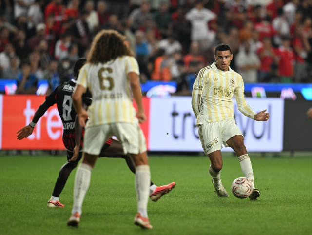 Fenerbahçe'de taşlar yerinden oynuyor! 4 isim kulübeye