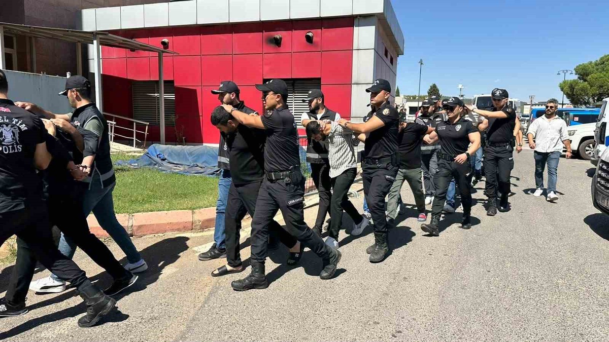 Gaziantep\'te suç örgütü operasyonunda 28 şüpheli tutuklama talebiyle adliyeye sevk edildi