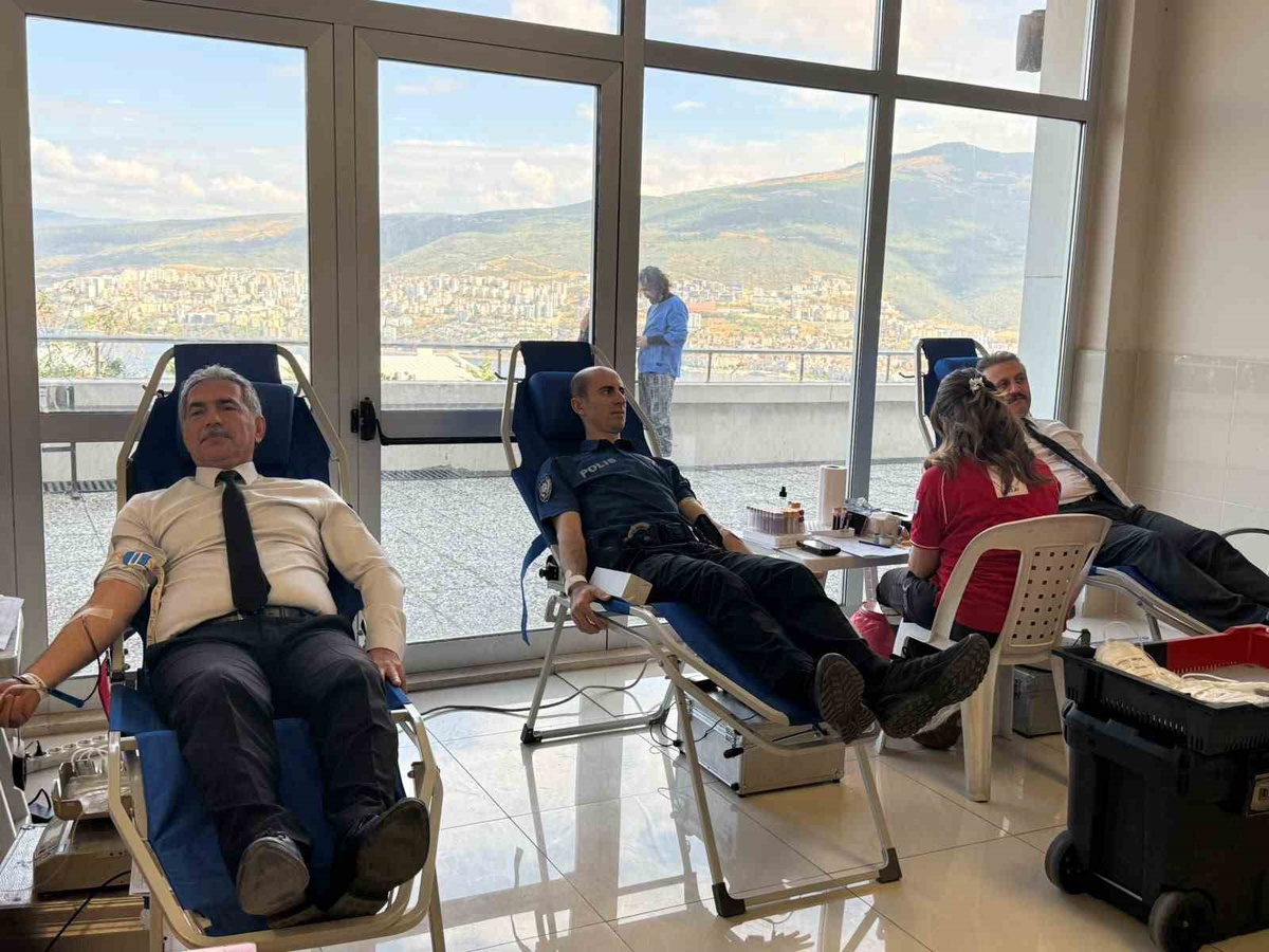 Gemlik Adliyesi\'nde Kızılay kan bağışı kampanyasına yoğun katılım sağlandı