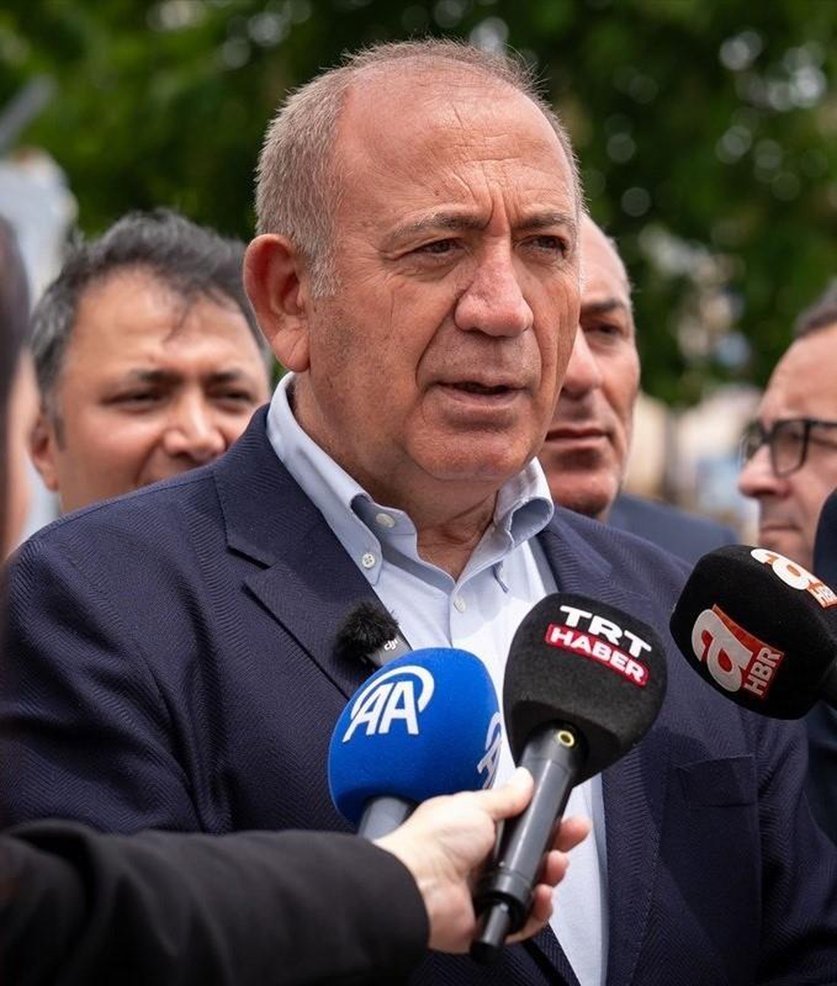 Gürsel Tekin\'in görevine son verildi ama gitmiyor