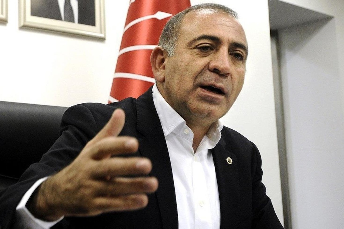 Gürsel Tekin\'in CHP İstanbul İl Başkanlığı görevi sona erdi