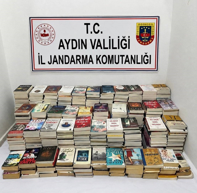 Kuşadası Güzelçamlı'da iki işletmede 658 bandrolsüz kitap ele geçirildi