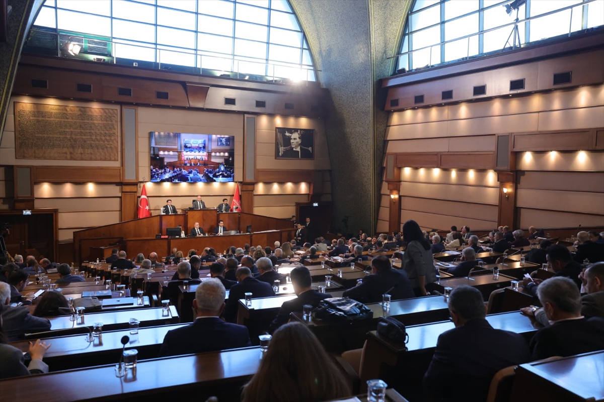 İBB Meclisinde İETT otobüs yangınları için verilen soru önergesi oy birliğiyle kabul edildi