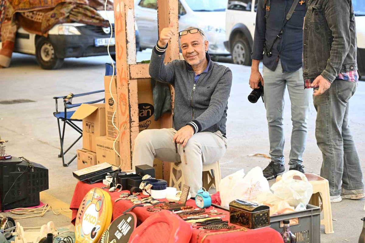 Manisa\'daki ikinci el eşya pazarı yeni yerinde açıldı