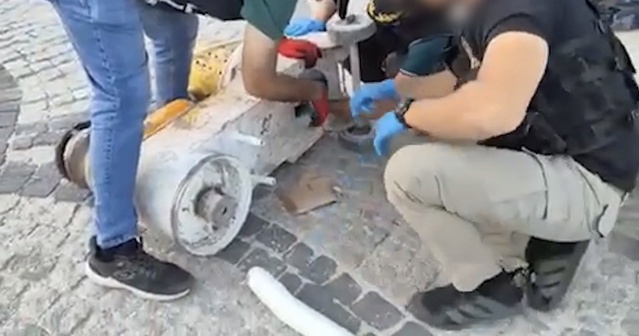 Elazığ'da iş makinesine zulalanmış 1 kilo 850 gram esrar ele geçirildi, 1 şüpheli tutuklandı